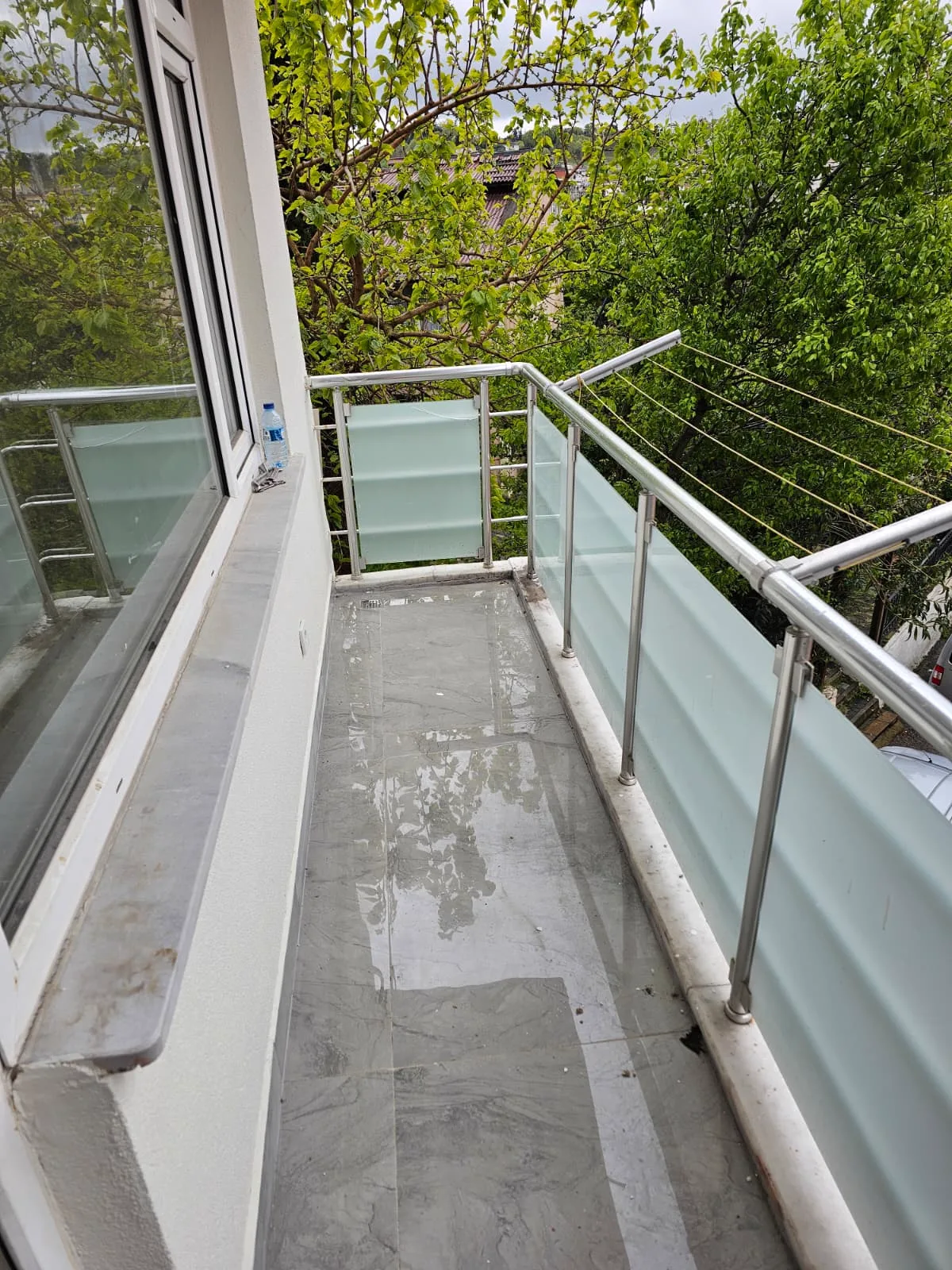 Hermey İnşaat balkon cam korkuluk montajı