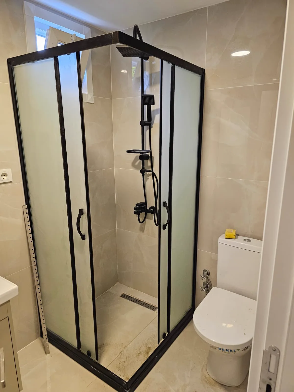 Hermey İnşaat banyo duş kabini seramik